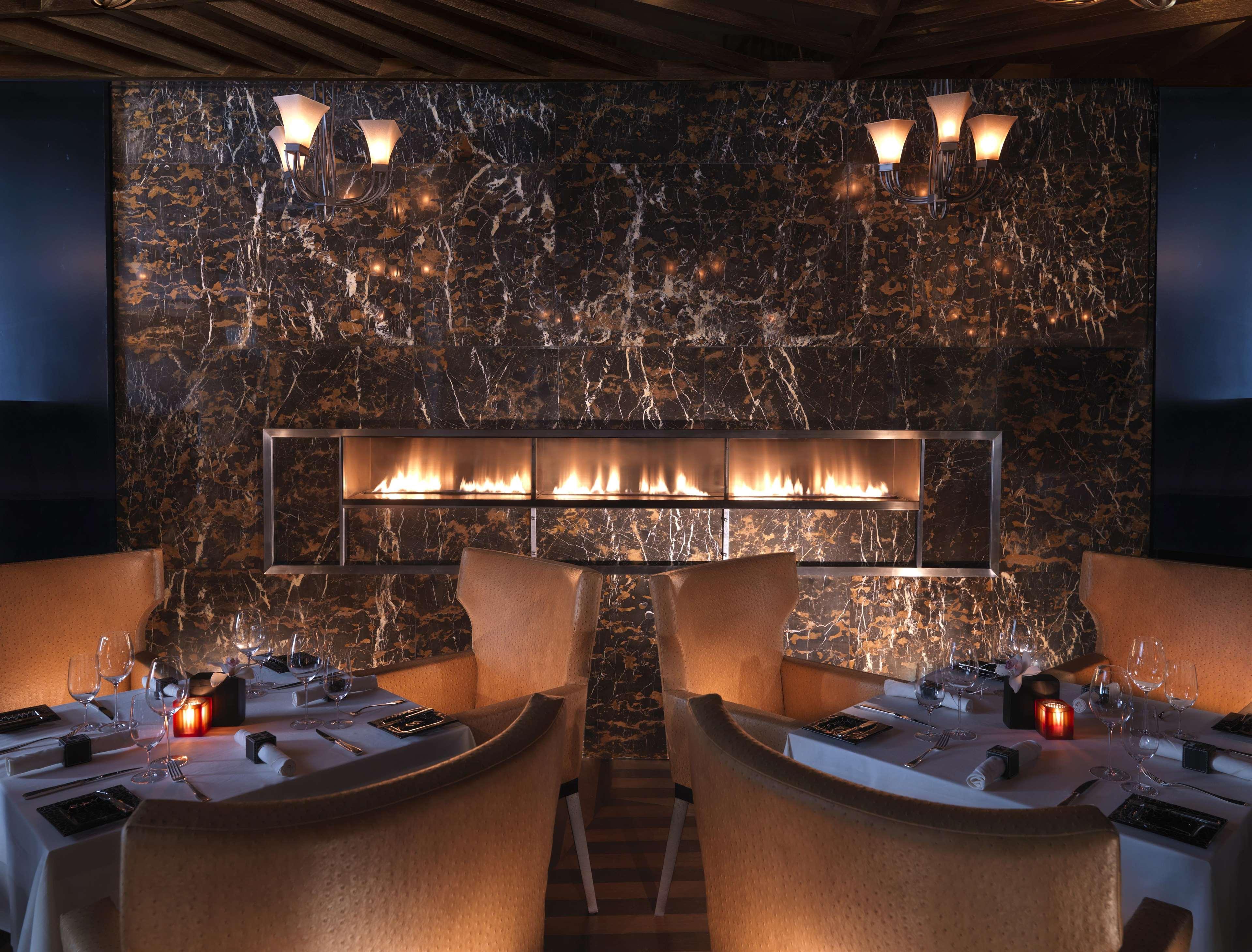 페어몬트 밥 알 바흐 호텔 아부다비 외부 사진 The interior of the restaurant