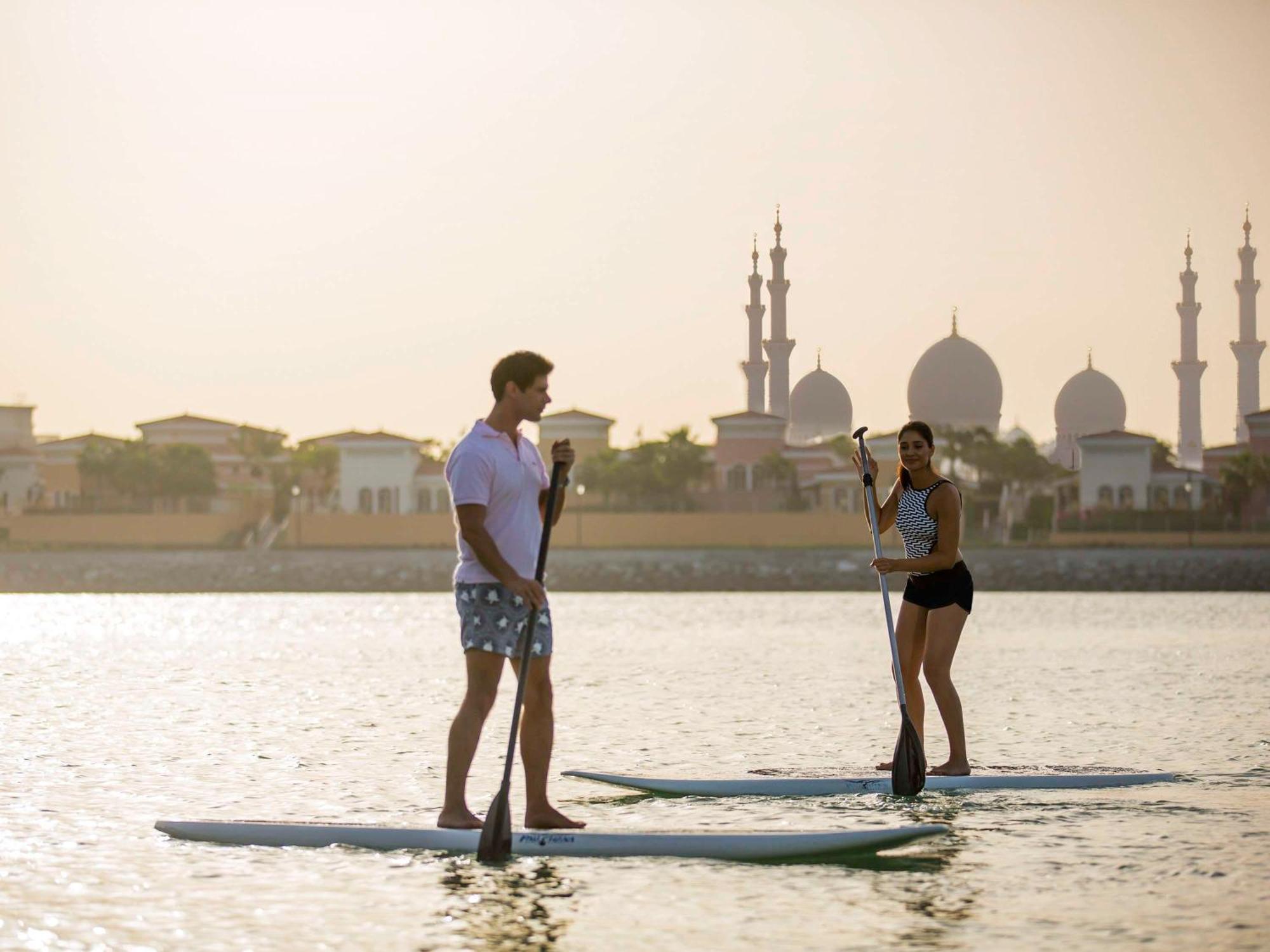 페어몬트 밥 알 바흐 호텔 아부다비 외부 사진 Stand Up Paddle Boarding in Dubai
