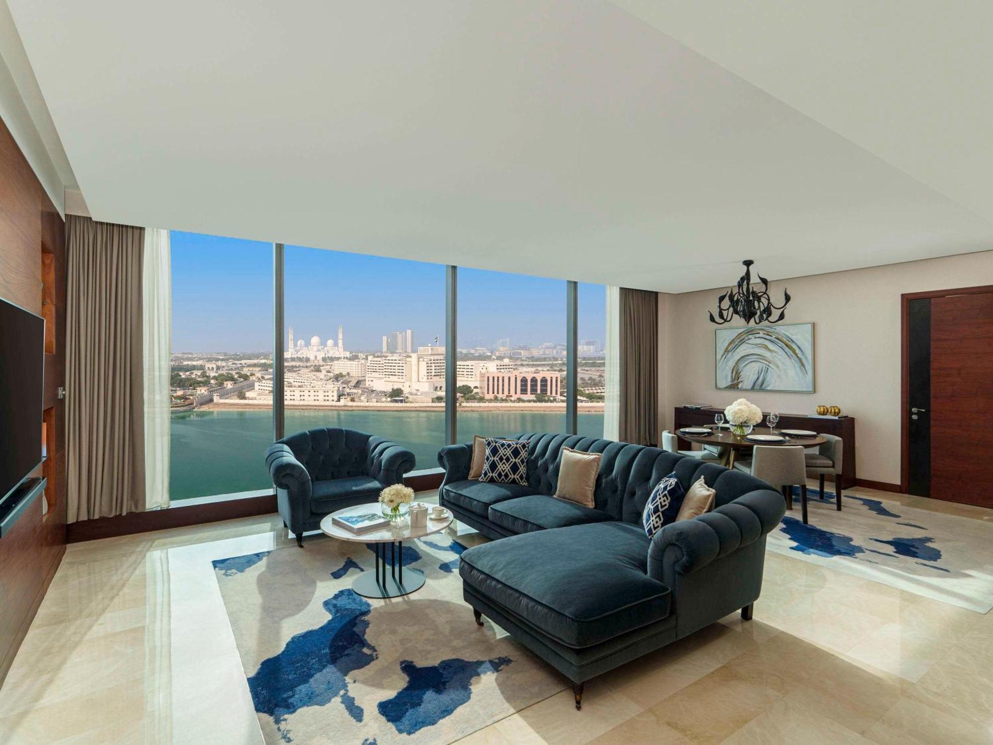 페어몬트 밥 알 바흐 호텔 아부다비 외부 사진 A suite at Jumeirah at Etihad Towers