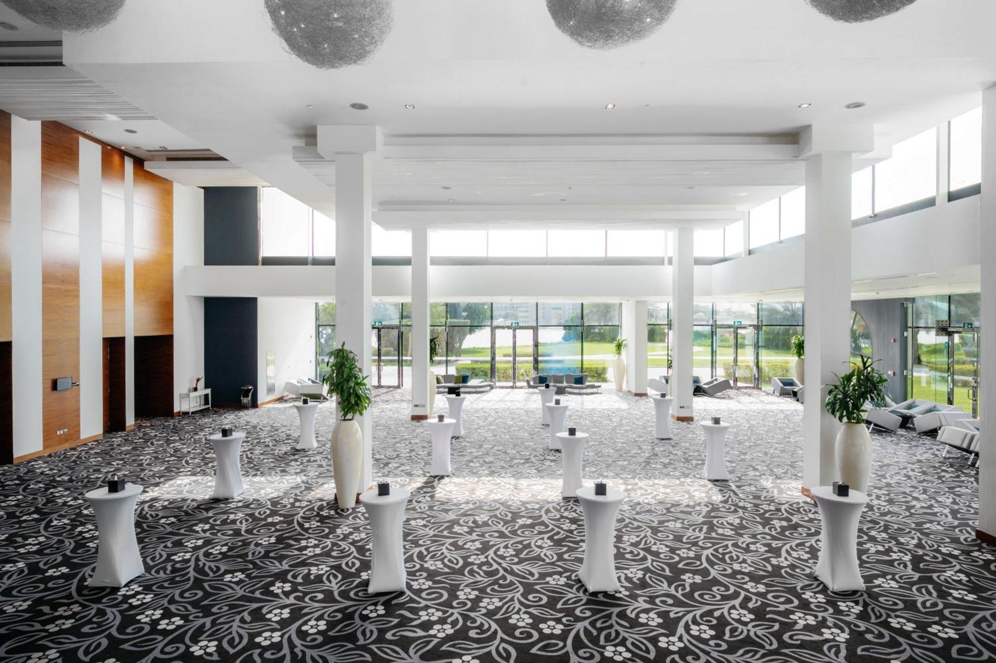 페어몬트 밥 알 바흐 호텔 아부다비 외부 사진 Interior of the hotel