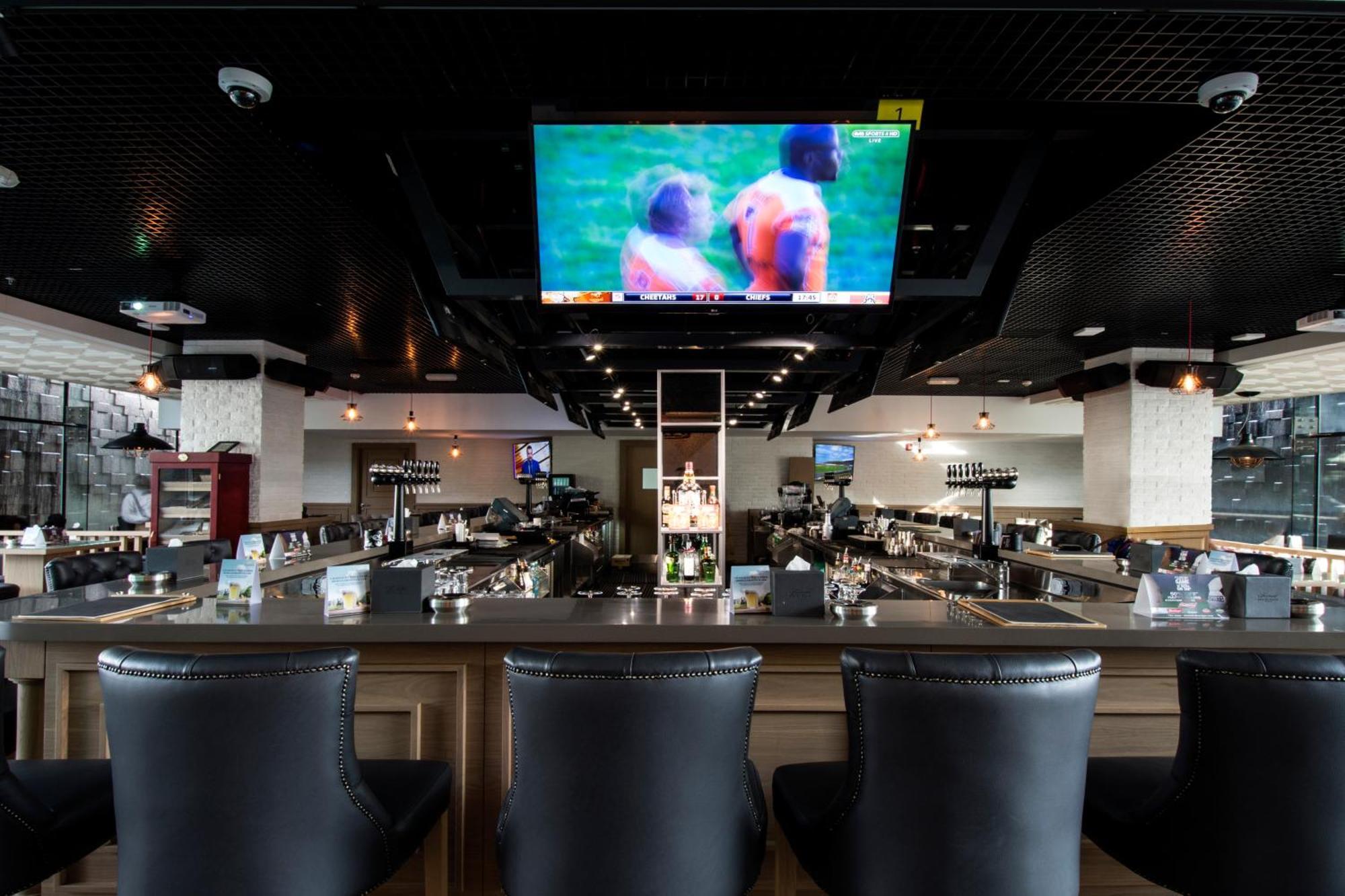 페어몬트 밥 알 바흐 호텔 아부다비 외부 사진 The interior of the lounge