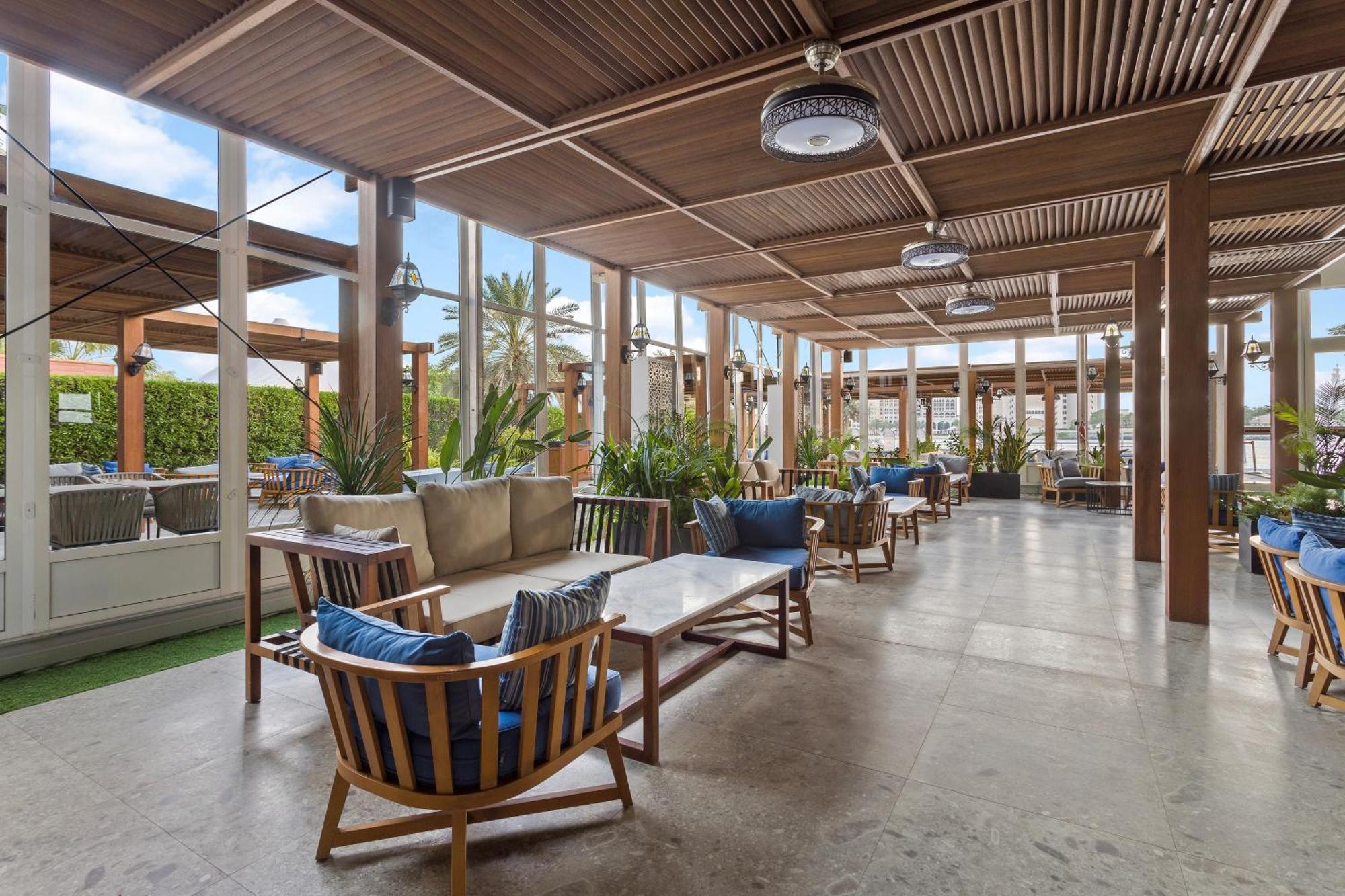 페어몬트 밥 알 바흐 호텔 아부다비 외부 사진 The rooftop lounge at the hotel