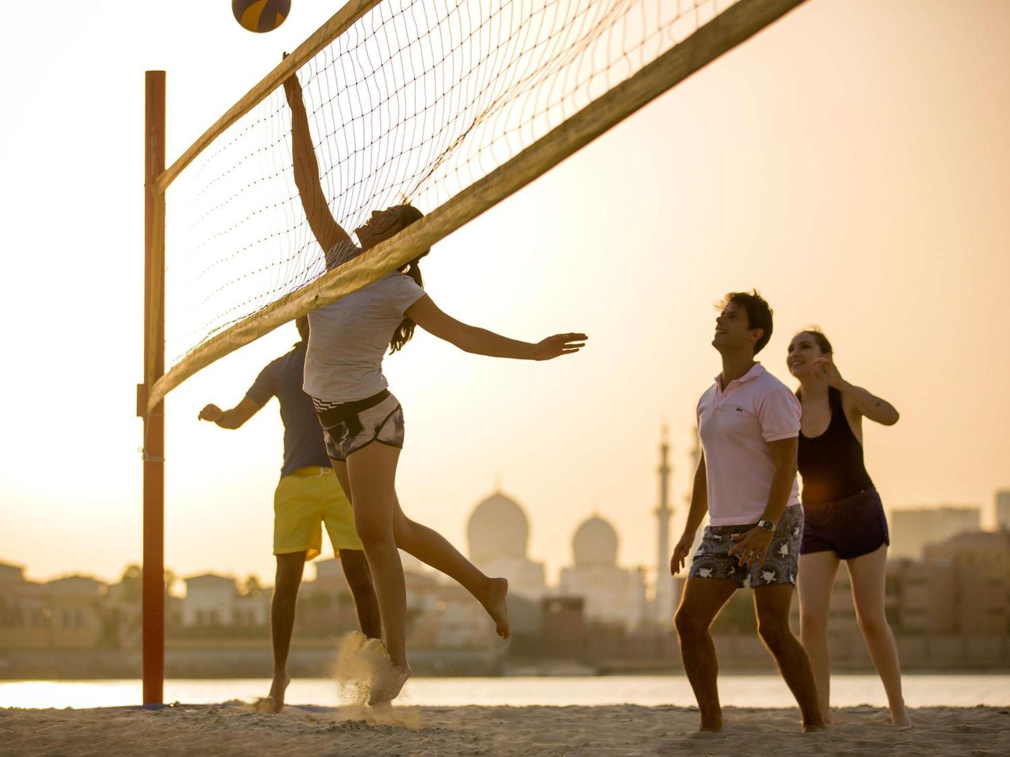 페어몬트 밥 알 바흐 호텔 아부다비 외부 사진 Beach volleyball
