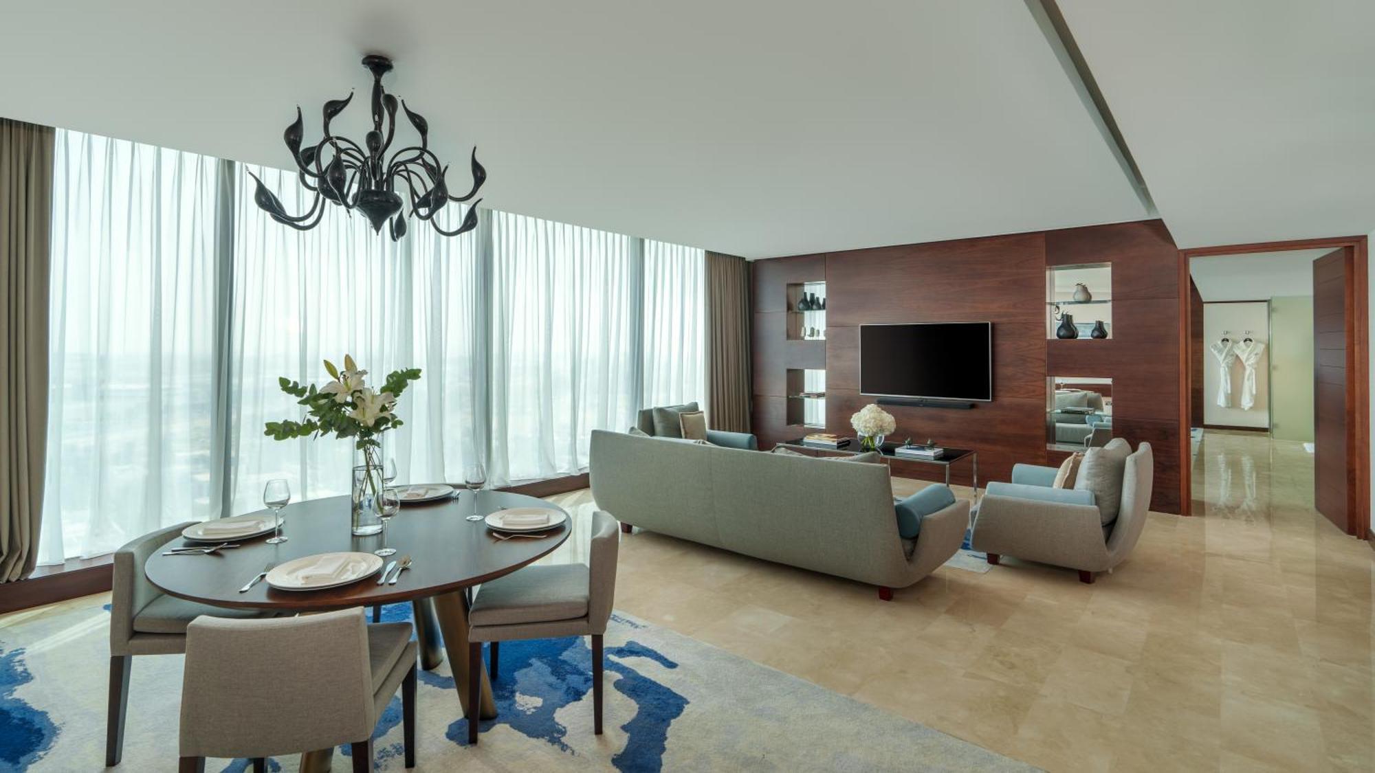 페어몬트 밥 알 바흐 호텔 아부다비 외부 사진 A living room at the hotel