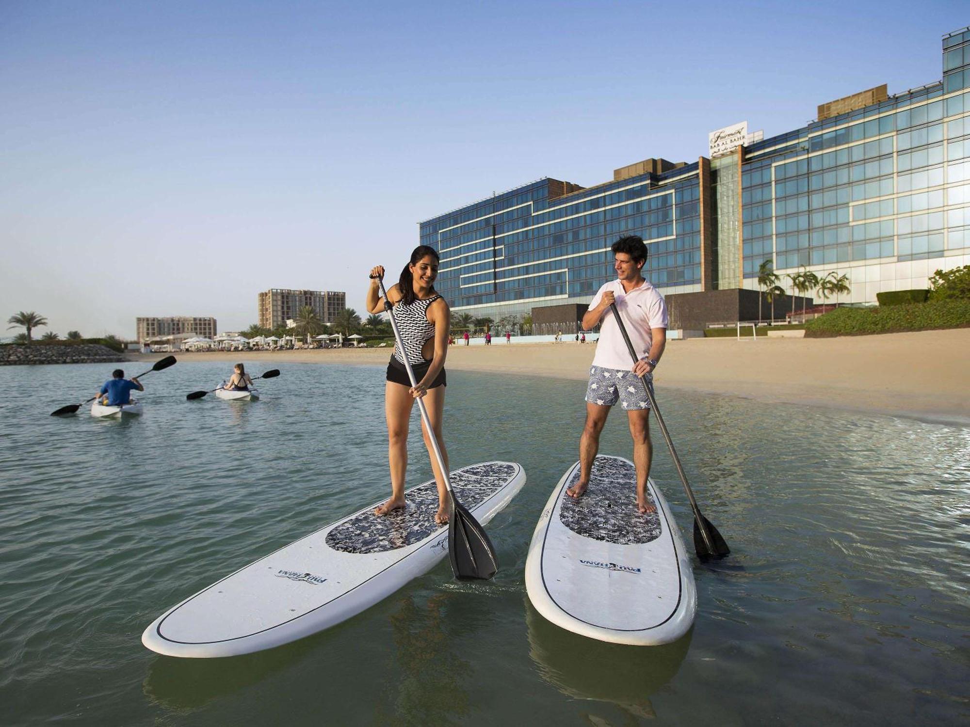 페어몬트 밥 알 바흐 호텔 아부다비 외부 사진 Stand Up Paddle Boarding at Jumeirah Beach Hotel