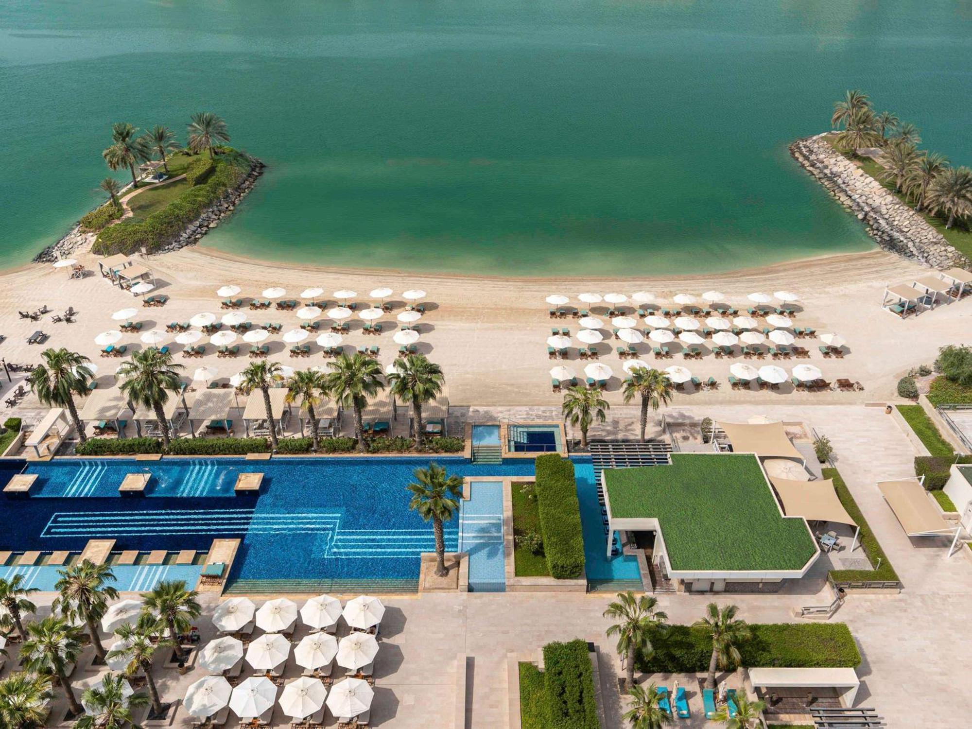 페어몬트 밥 알 바흐 호텔 아부다비 외부 사진 Aerial view of the beach at The Oberoi, Dubai