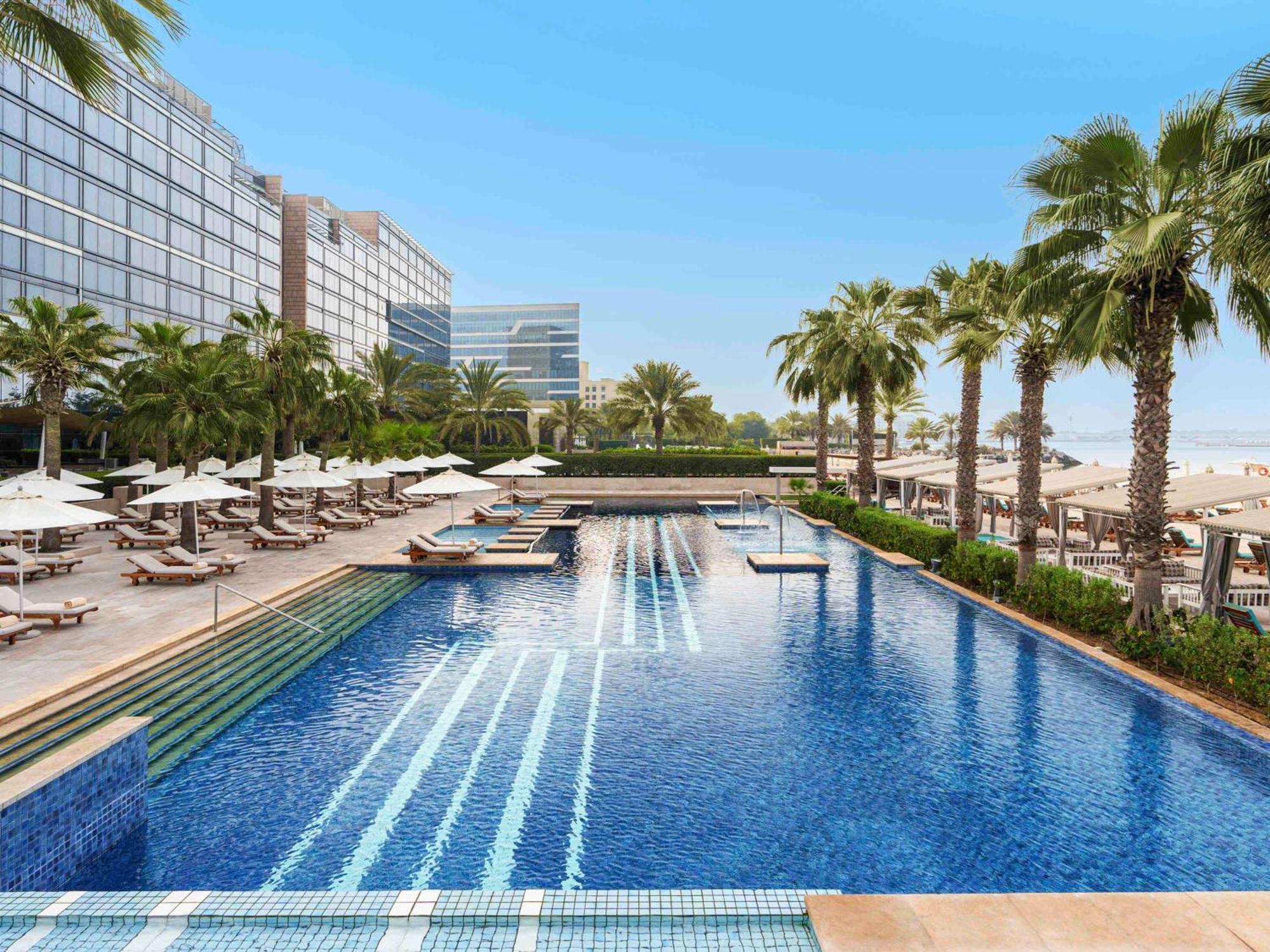 페어몬트 밥 알 바흐 호텔 아부다비 외부 사진 The pool at the Westin Dubai