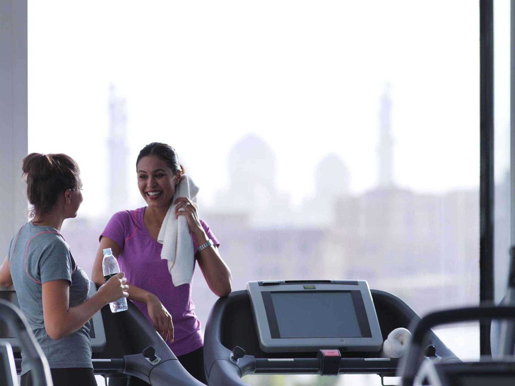 페어몬트 밥 알 바흐 호텔 아부다비 외부 사진 A treadmill