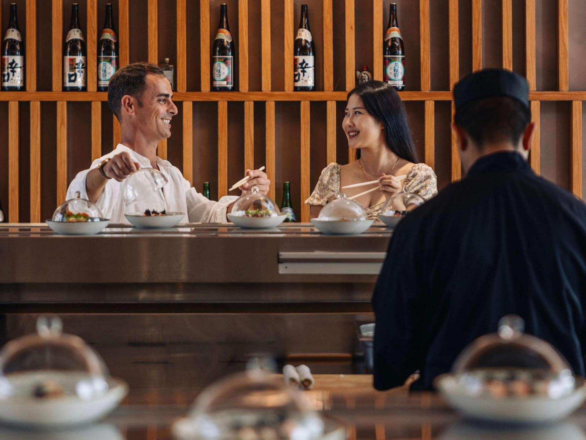 페어몬트 밥 알 바흐 호텔 아부다비 외부 사진 Sushi Bar