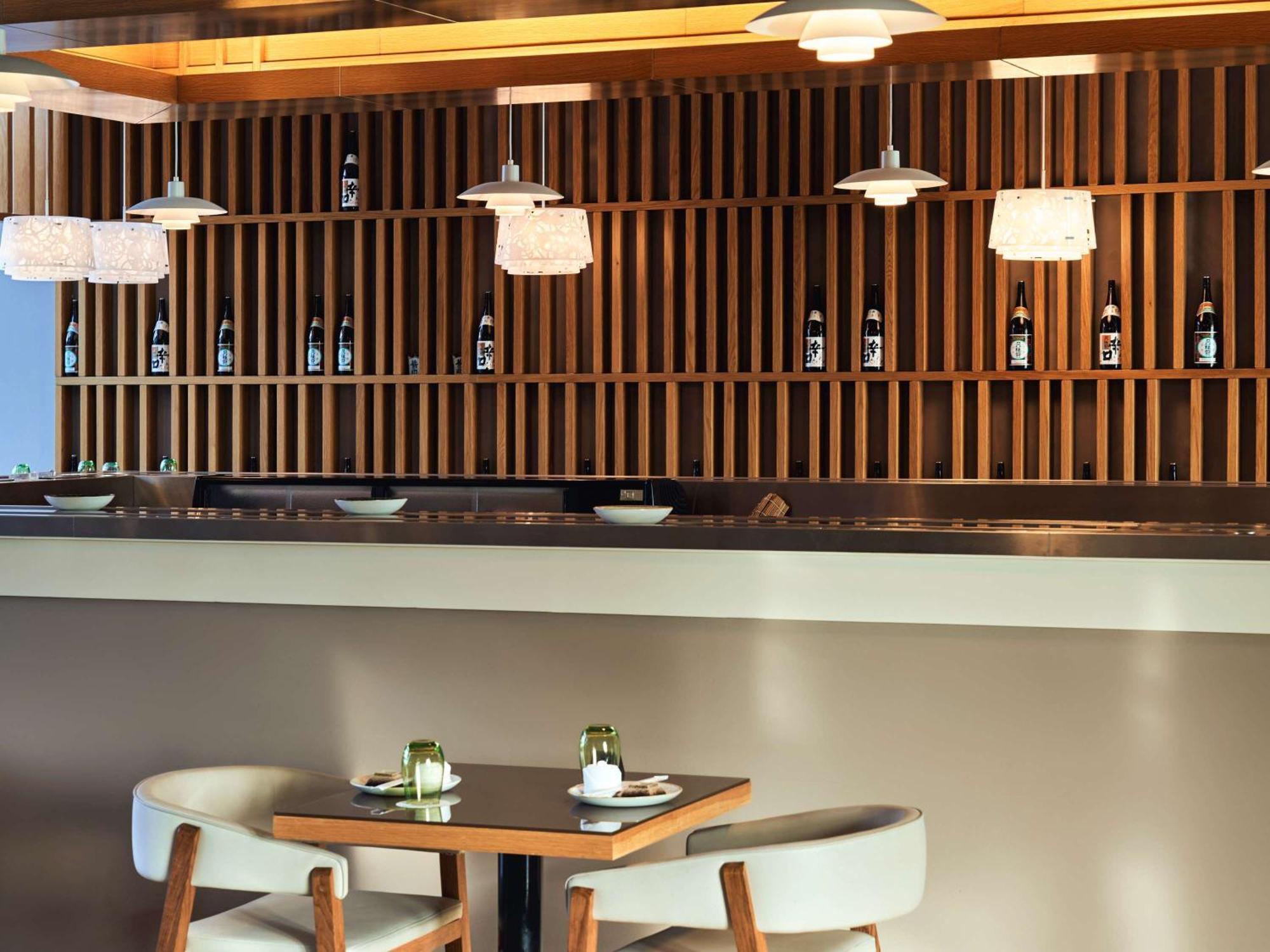 페어몬트 밥 알 바흐 호텔 아부다비 외부 사진 The bar at the lounge